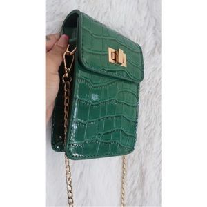 CROSS BODY PURSE